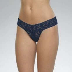 Hanky Panky Signature Lace Low Rise Thong 4911