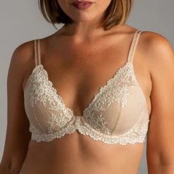 Wacoal Embrace Lace Plunge Contour Bra 853291